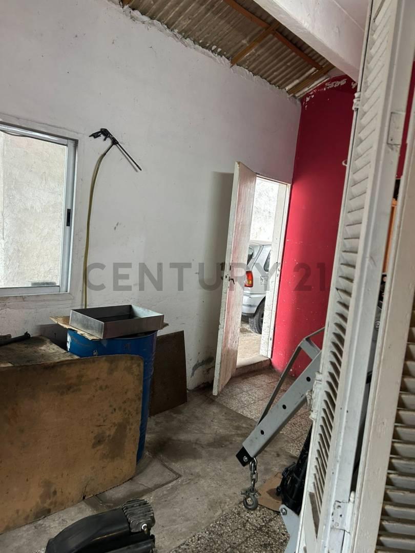 Foto de VENTA Lote 10 x 31 aprox. con casa y pileta, imagen 4