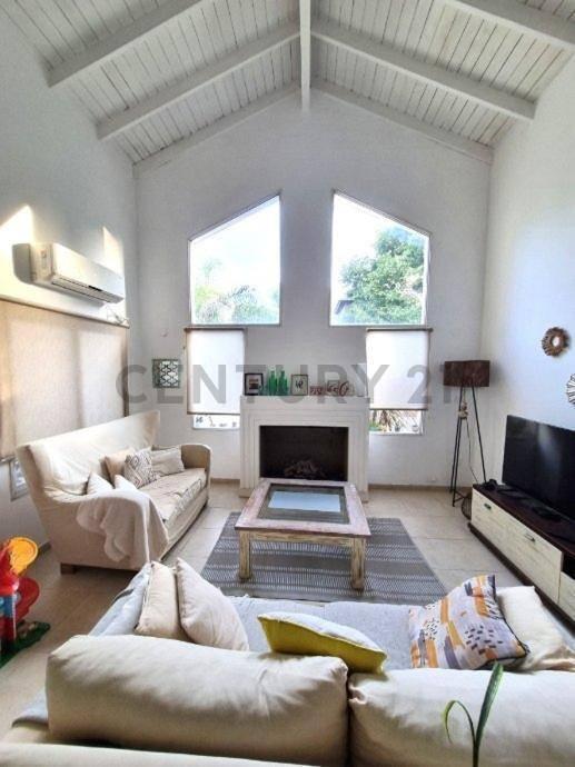 Foto de VENTA Casa 5 Ambientes en Moreno Norte con Pileta, Quincho y Cochera, imagen 3