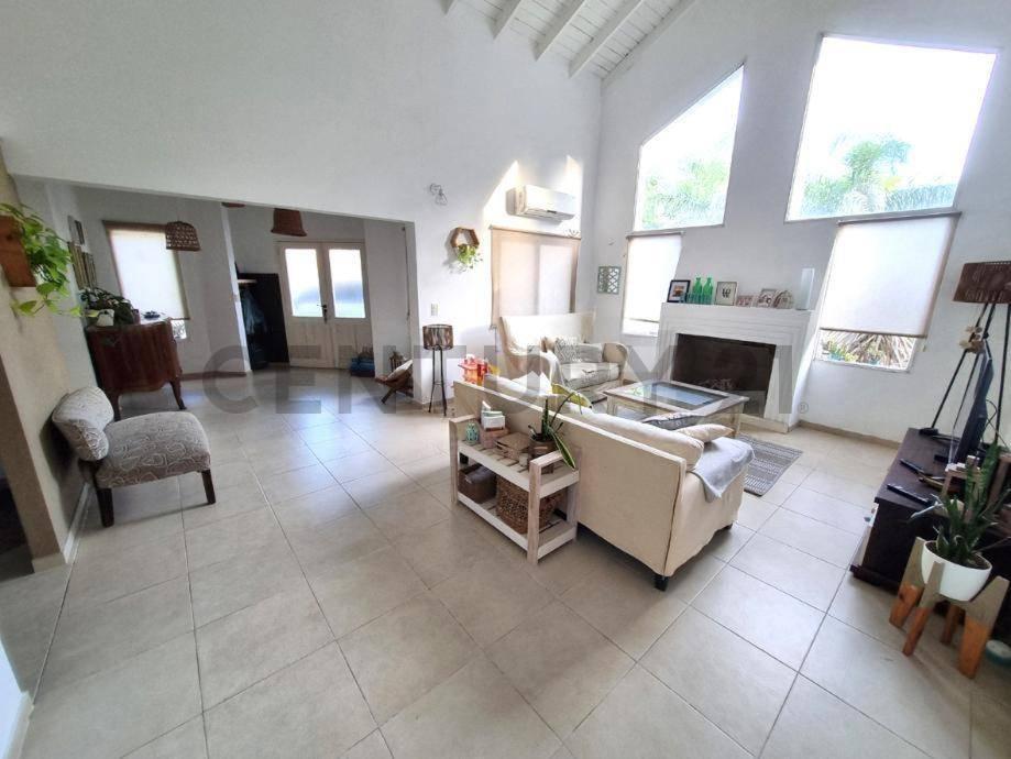 Foto de VENTA Casa 5 Ambientes en Moreno Norte con Pileta, Quincho y Cochera, imagen 5