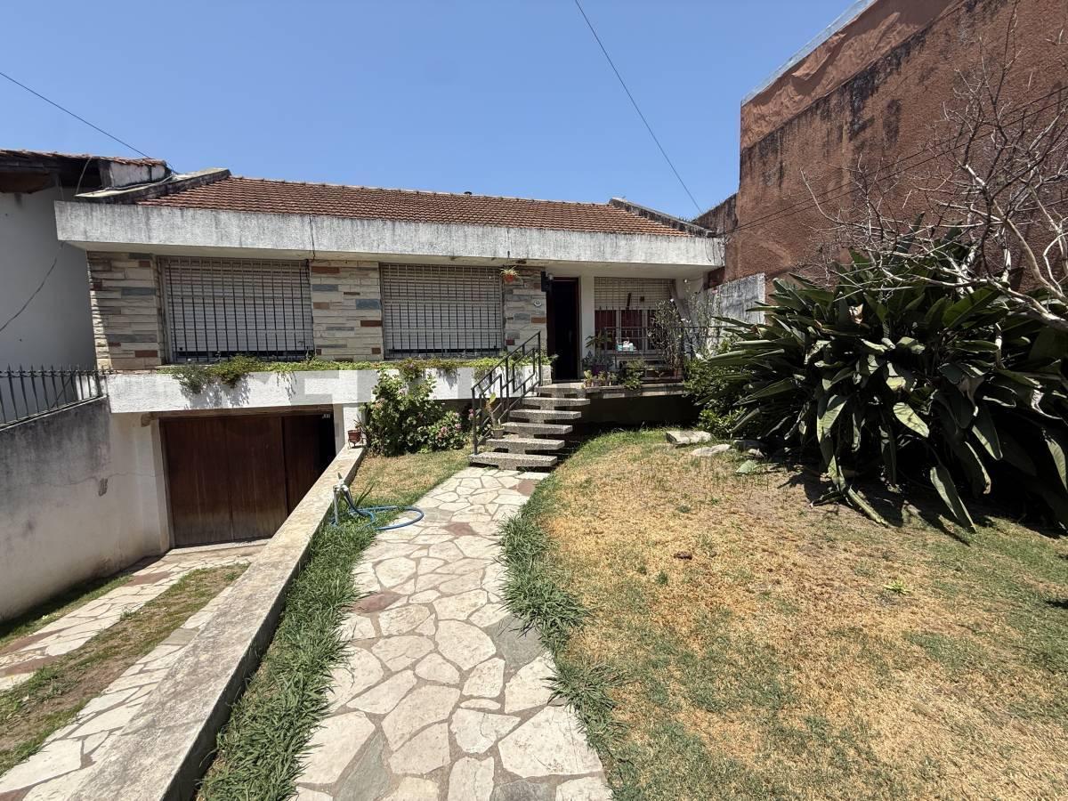 Foto de VENTA CASA CON JARDIN Y COCHERA EN MORENO APTO CREDITO, imagen 2