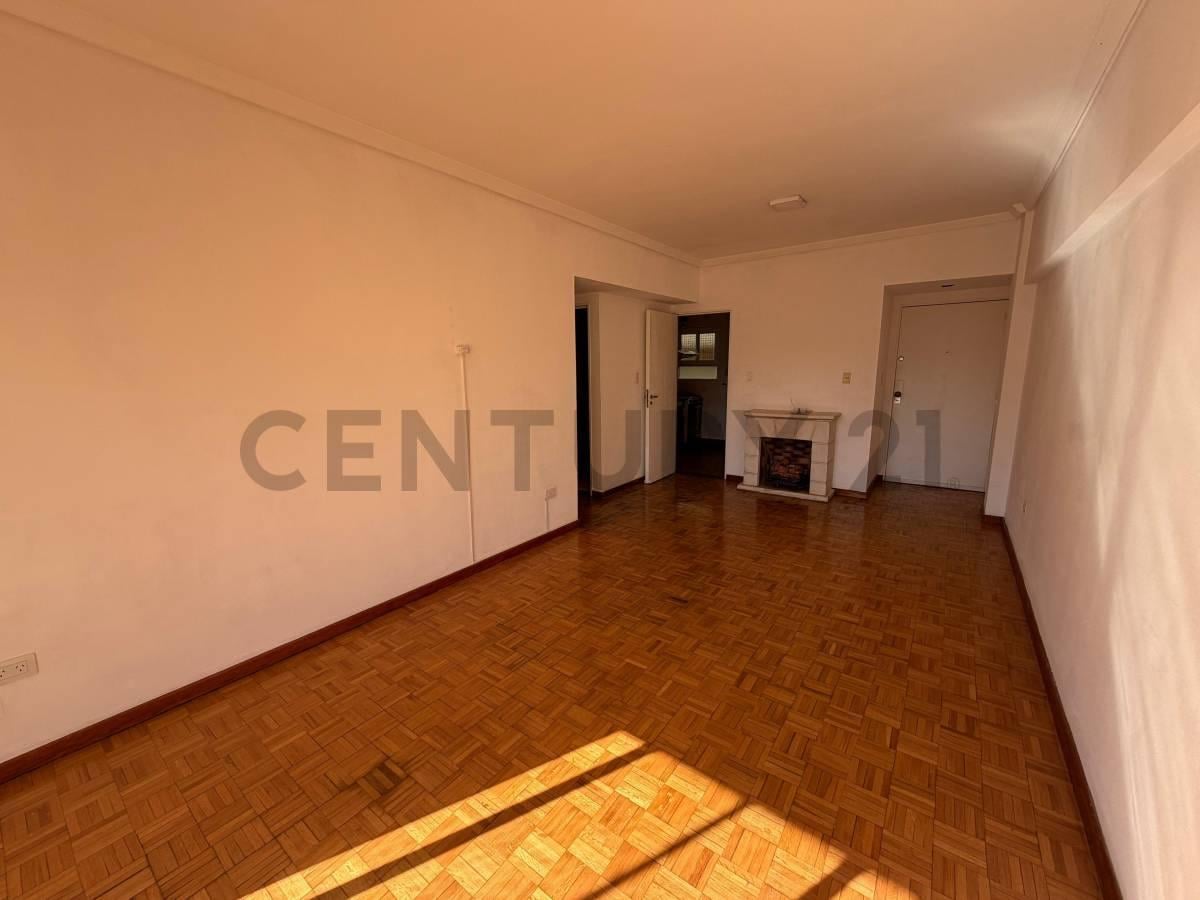 Foto de VENTA DEPTO 4 AMB CON BALCON MUY LUMINOSO, imagen 2
