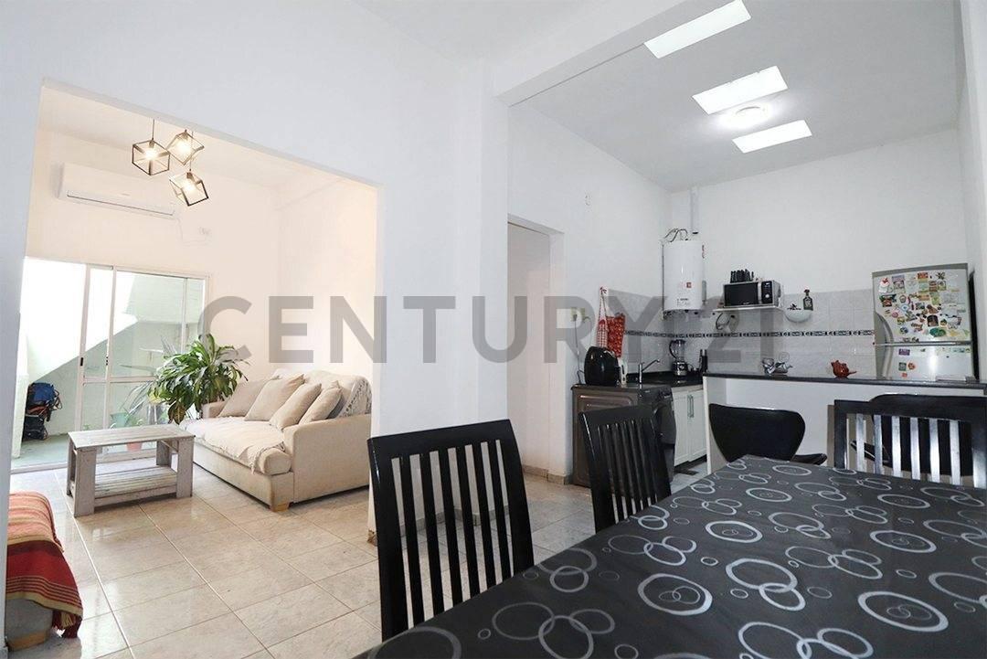 Foto de Venta PH 4 Amb Terraza Propia Parque Chacabuco, imagen 2