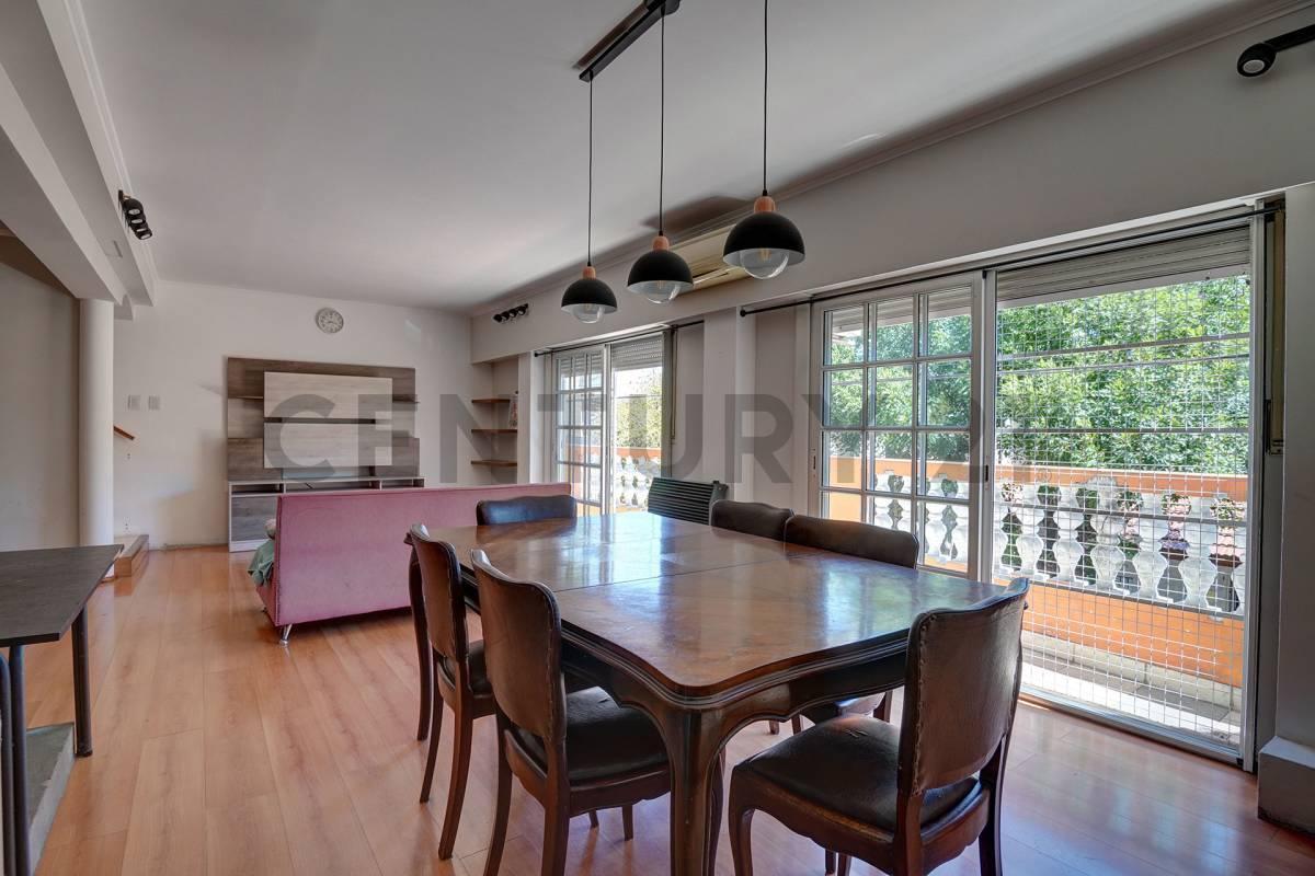 Foto de VENTA PH EN VILLA REAL PRIMER PISO CON TERRAZA Y QUINCHO, imagen 2