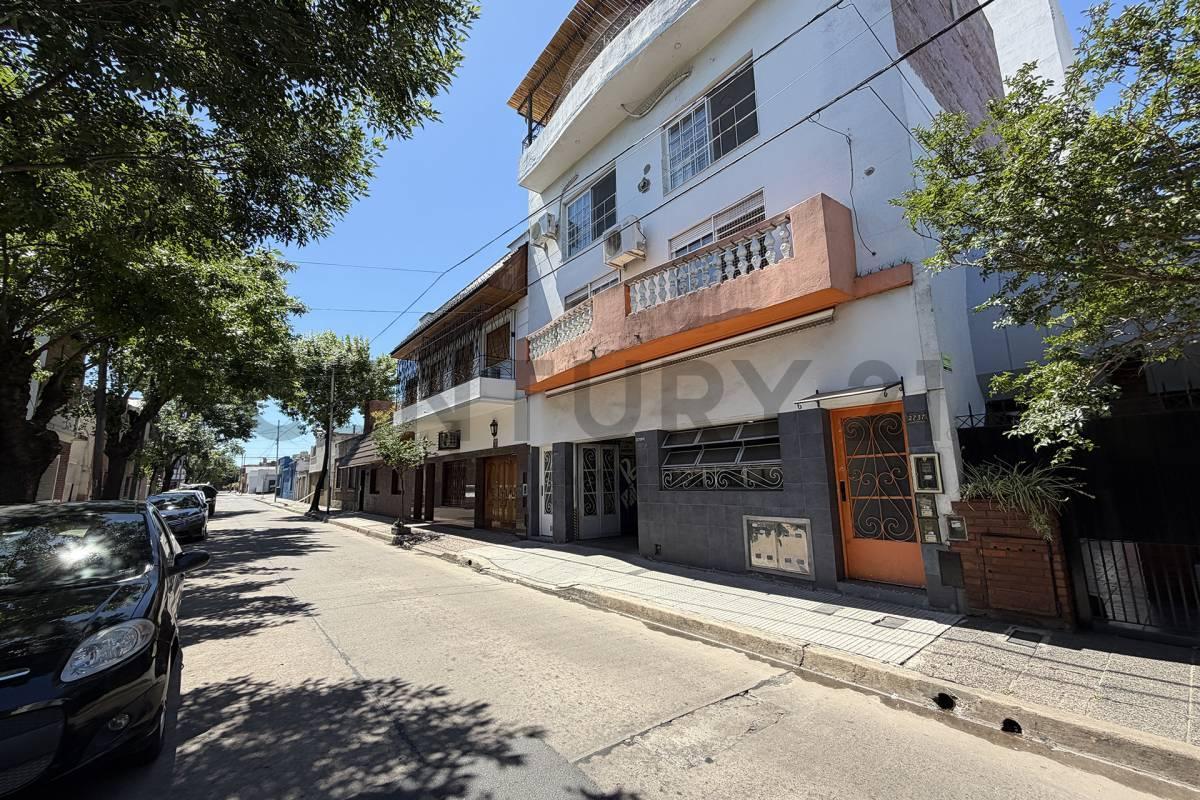 Foto de VENTA PH EN VILLA REAL PRIMER PISO CON TERRAZA Y QUINCHO, imagen 4