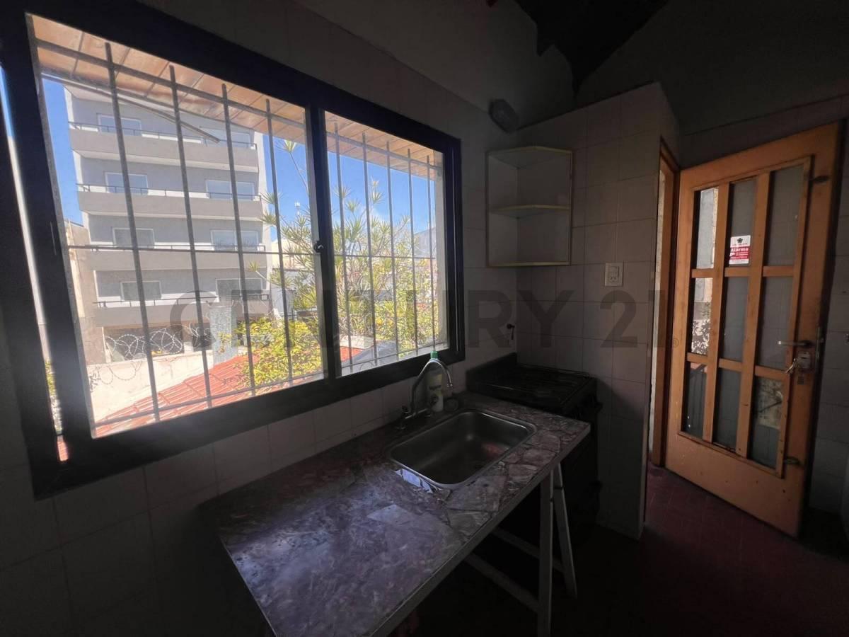 Foto de Casa PB y PA — 4+2 Ambientes con Garage y Doble Entrada | C. Remedio de, imagen 5