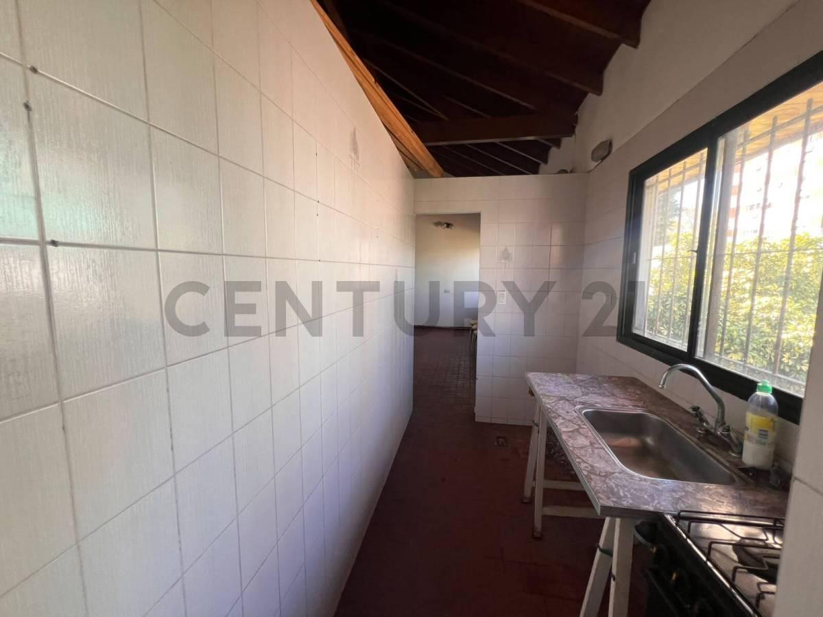 Foto de Casa PB y PA — 4+2 Ambientes con Garage y Doble Entrada | C. Remedio de, imagen 2