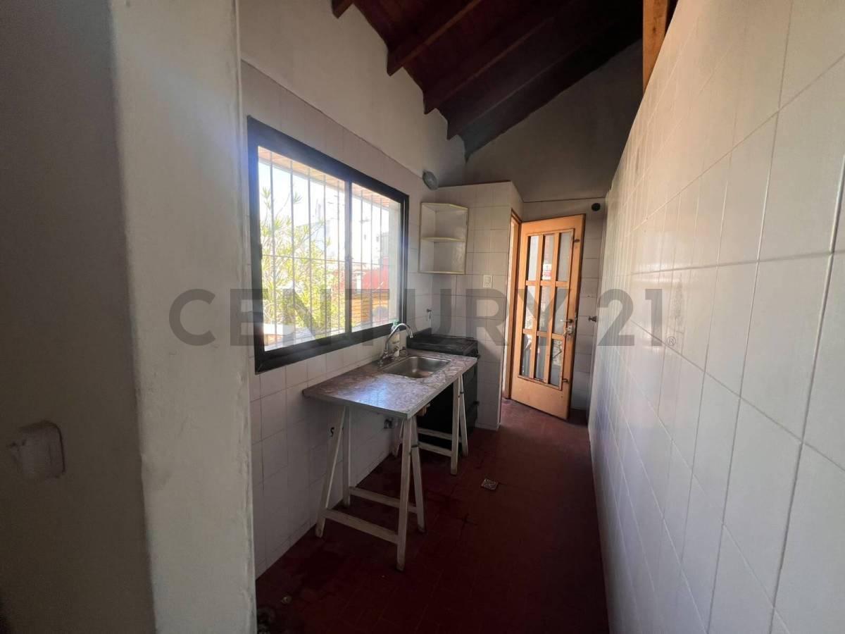 Foto de Casa PB y PA — 4+2 Ambientes con Garage y Doble Entrada | C. Remedio de, imagen 4