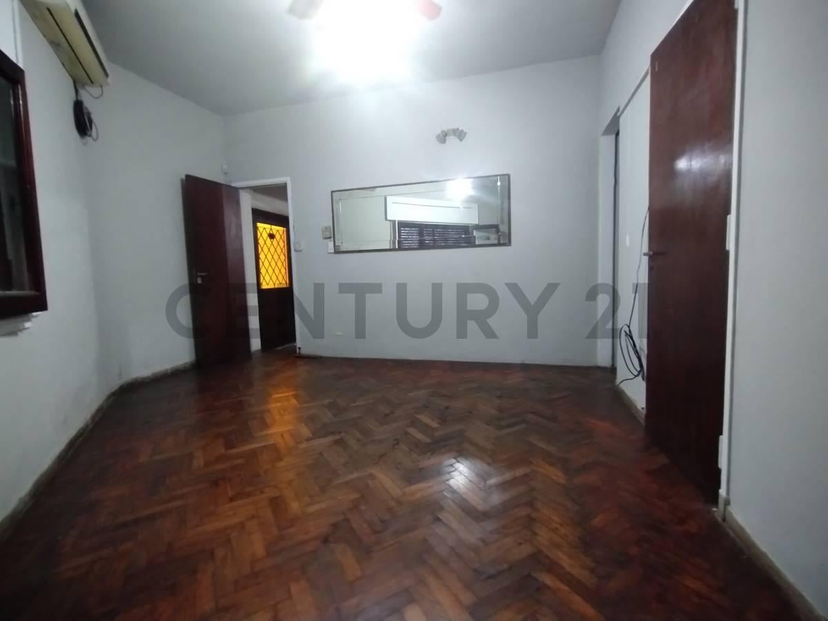 Foto de CASA DE 5 AMB. COCHERA/TERRAZA-PERMITE EDIFICAR HASTA 3 PISOS!!!, imagen 3
