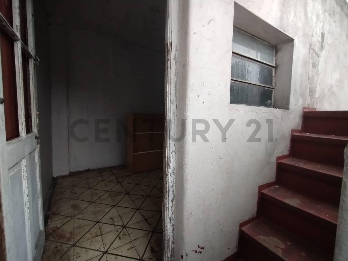 Foto de CASA DE 5 AMB. COCHERA/TERRAZA-PERMITE EDIFICAR HASTA 3 PISOS!!!, imagen 5