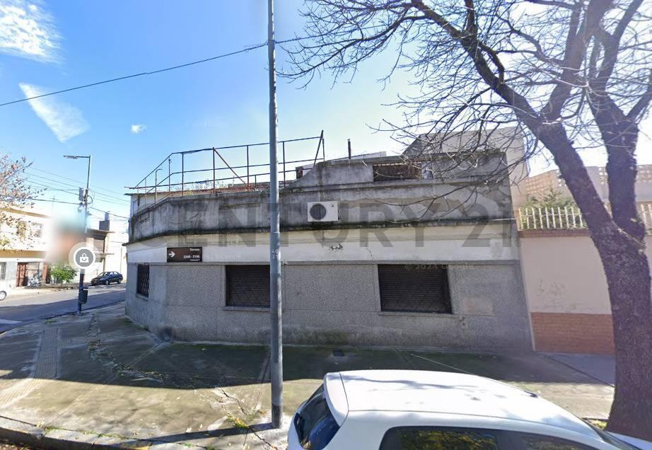 Foto de CASA DE 5 AMB. COCHERA/TERRAZA-PERMITE EDIFICAR HASTA 3 PISOS!!!, imagen 2