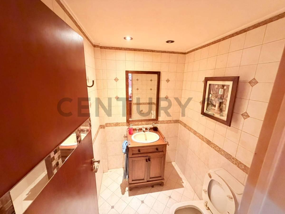 Foto de VENTA | Casa en 2 plantas con Garage para 2 Autos, Fondo Parquizado, imagen 3