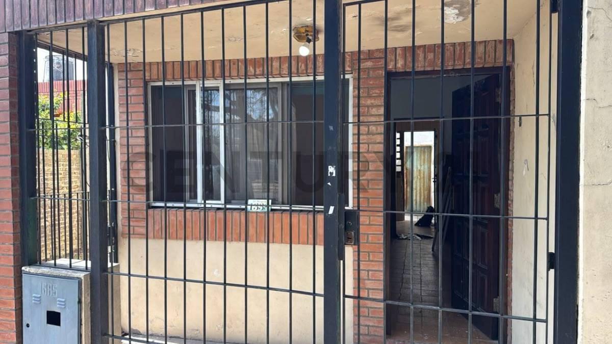 Foto de CASA 3 AMBIENTES SOBRE AV.VERGARA-BERAZATEGUI, LOTE DE 300 M2, imagen 3