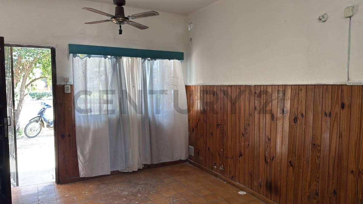 Foto de CASA 3 AMBIENTES SOBRE AV.VERGARA-BERAZATEGUI, LOTE DE 300 M2, imagen 2