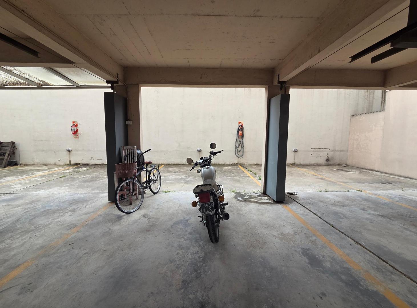 Foto de Cochera en venta en Sáenz Peña, imagen 1