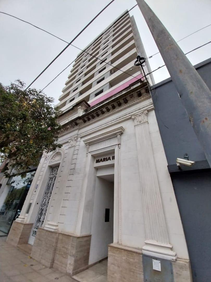 Foto de Departamento en Venta - 1 dormitorio Frente con balcón y cochera, imagen 2