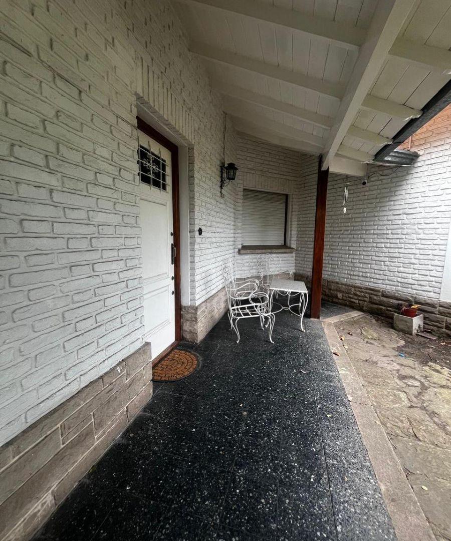 Foto de CHALET 4 AMBIENTES CON DEPENDENCIA. EXCELENTE ESTADO, imagen 2