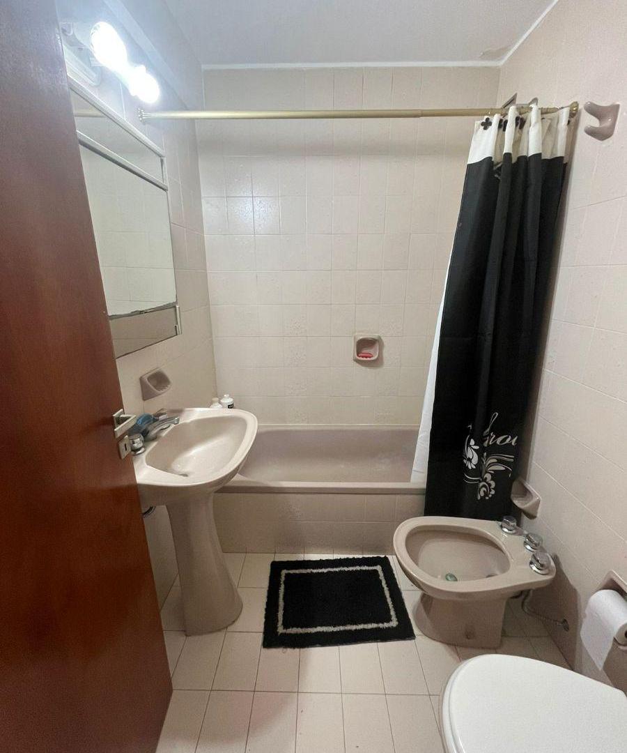 Foto de DEPARTAMENTO DE 3 AMBIENTES CON COCHERA AL FRENTE. CENTRO, imagen 3