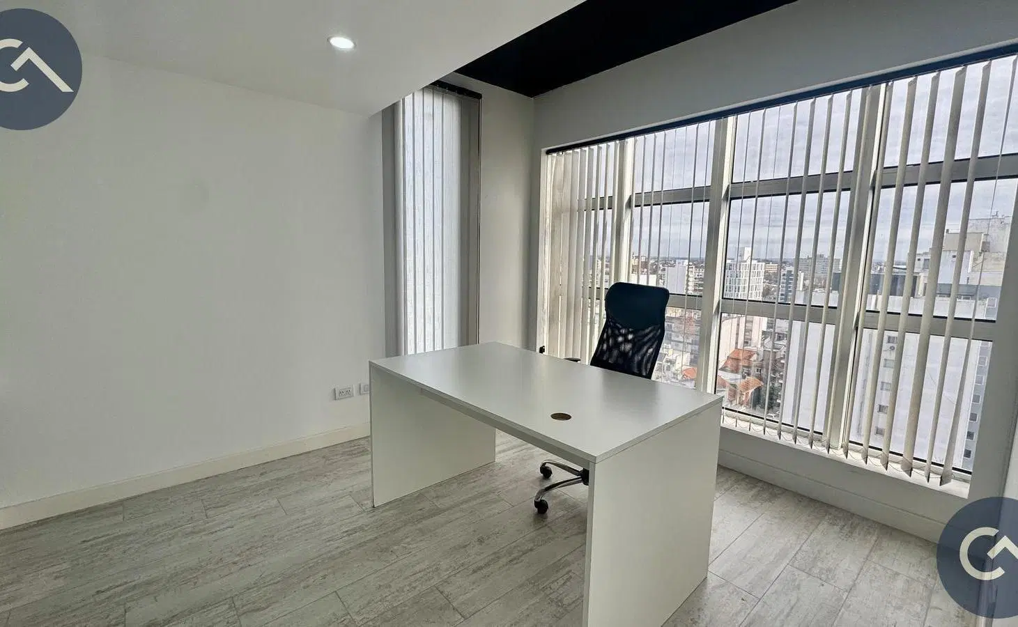 Oficina en duplex en alquiler - La Rioja 2200 1