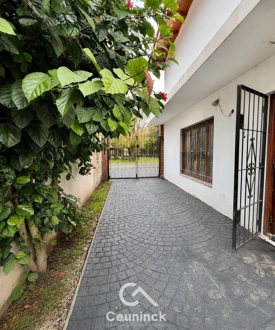 Casa 4amb Barrio Aeroparque 3