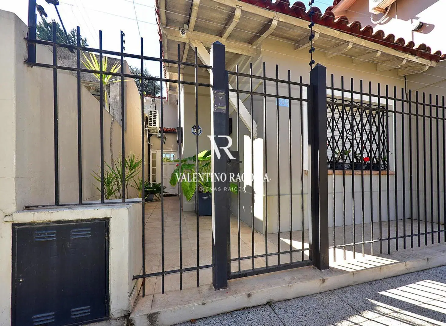 Casa 4 ambientes con pileta y quincho en Venta – Pedro Chutro 659 – Haedo, Morón 2