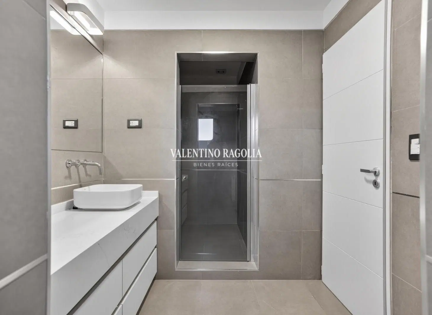 Venta casa 7 ambientes con vista al golf en El Nacional 3