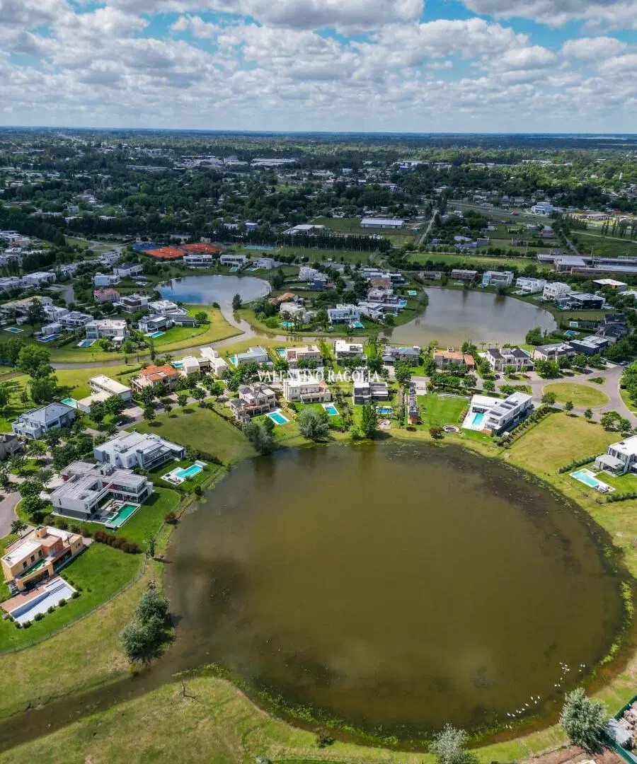 Venta lote al lago en Terravista 2