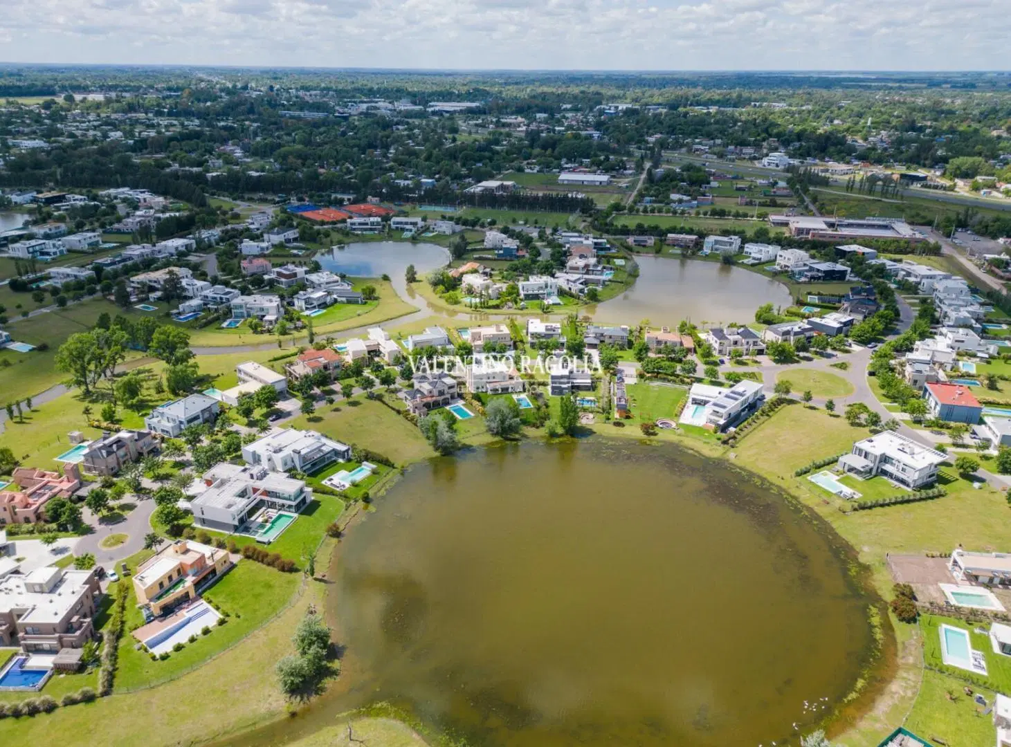 Venta lote al lago en Terravista 4