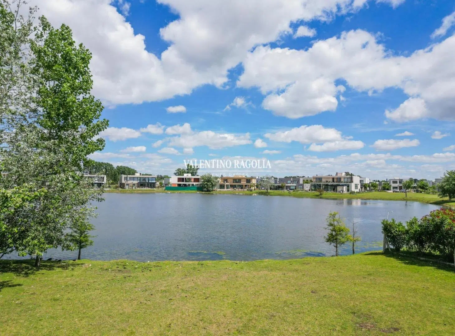 Venta lote al lago en Terravista 5