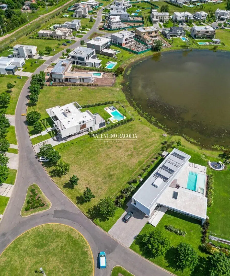 Venta lote al lago en Terravista 2