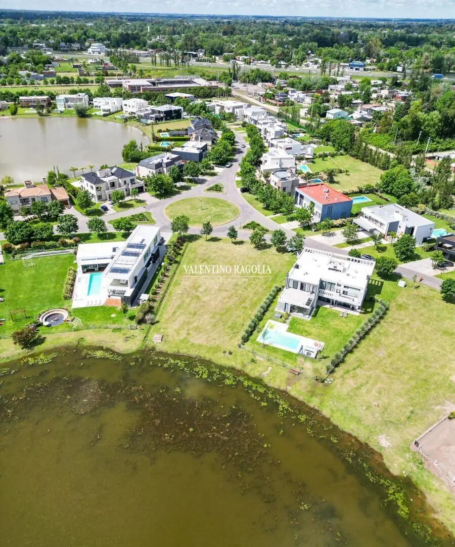 Venta lote al lago en Terravista 4