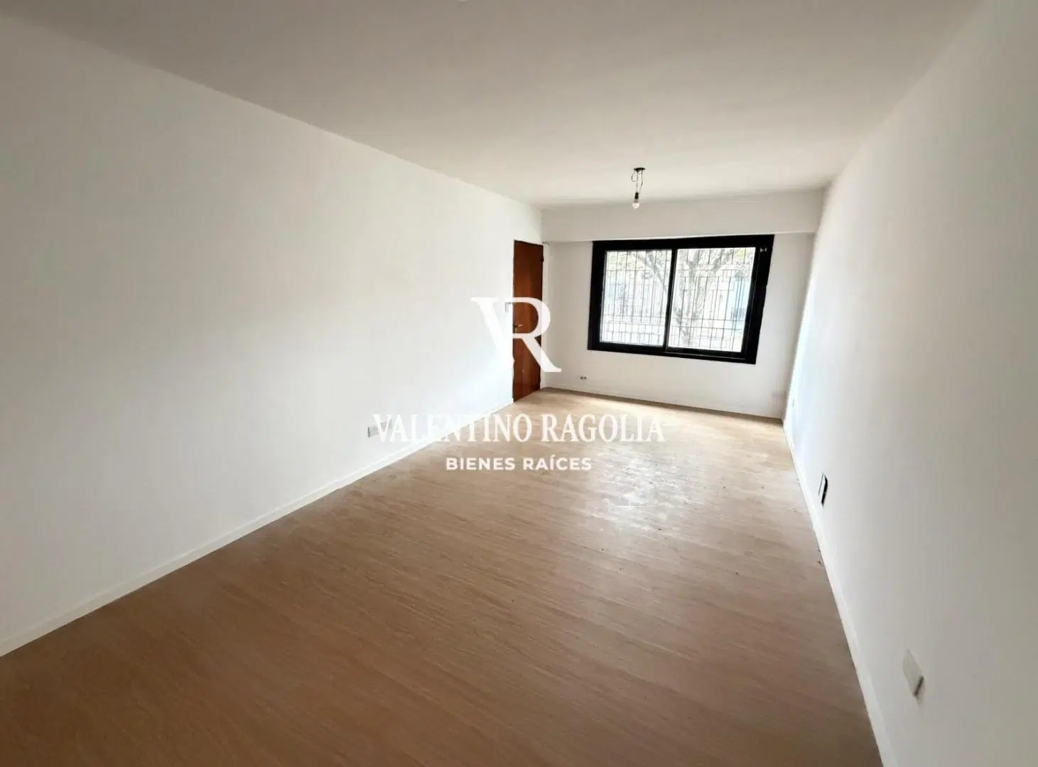 Venta chalet 4 ambientes totalmente refaccionado en Ciudad Jardín 5