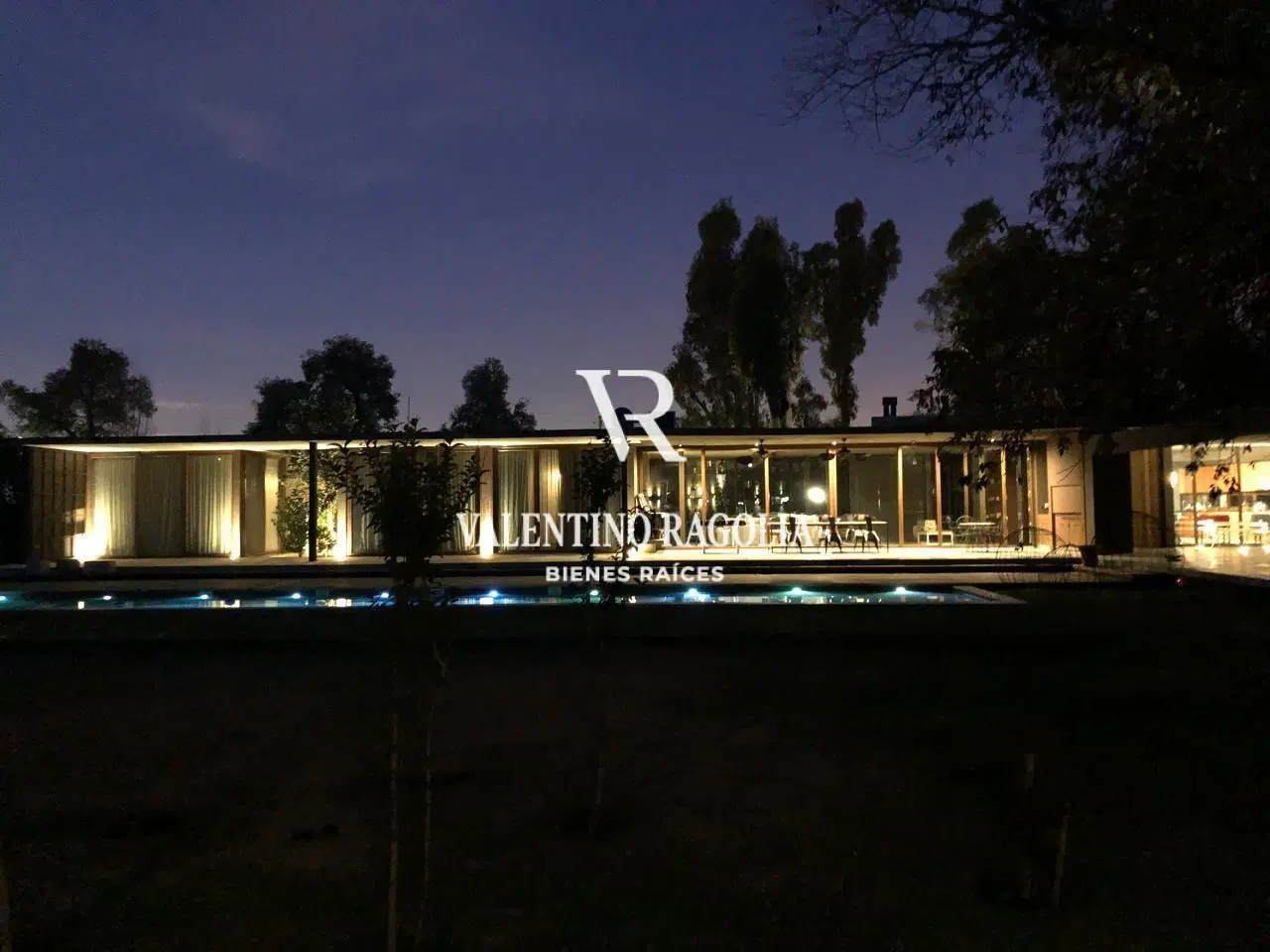 Venta casa Los Pingüinos siete ambientes 5