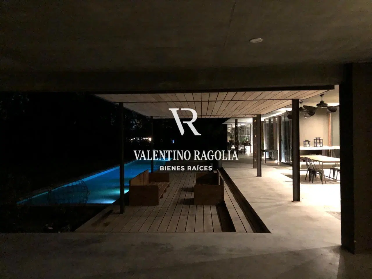 Venta casa Los Pingüinos siete ambientes 3