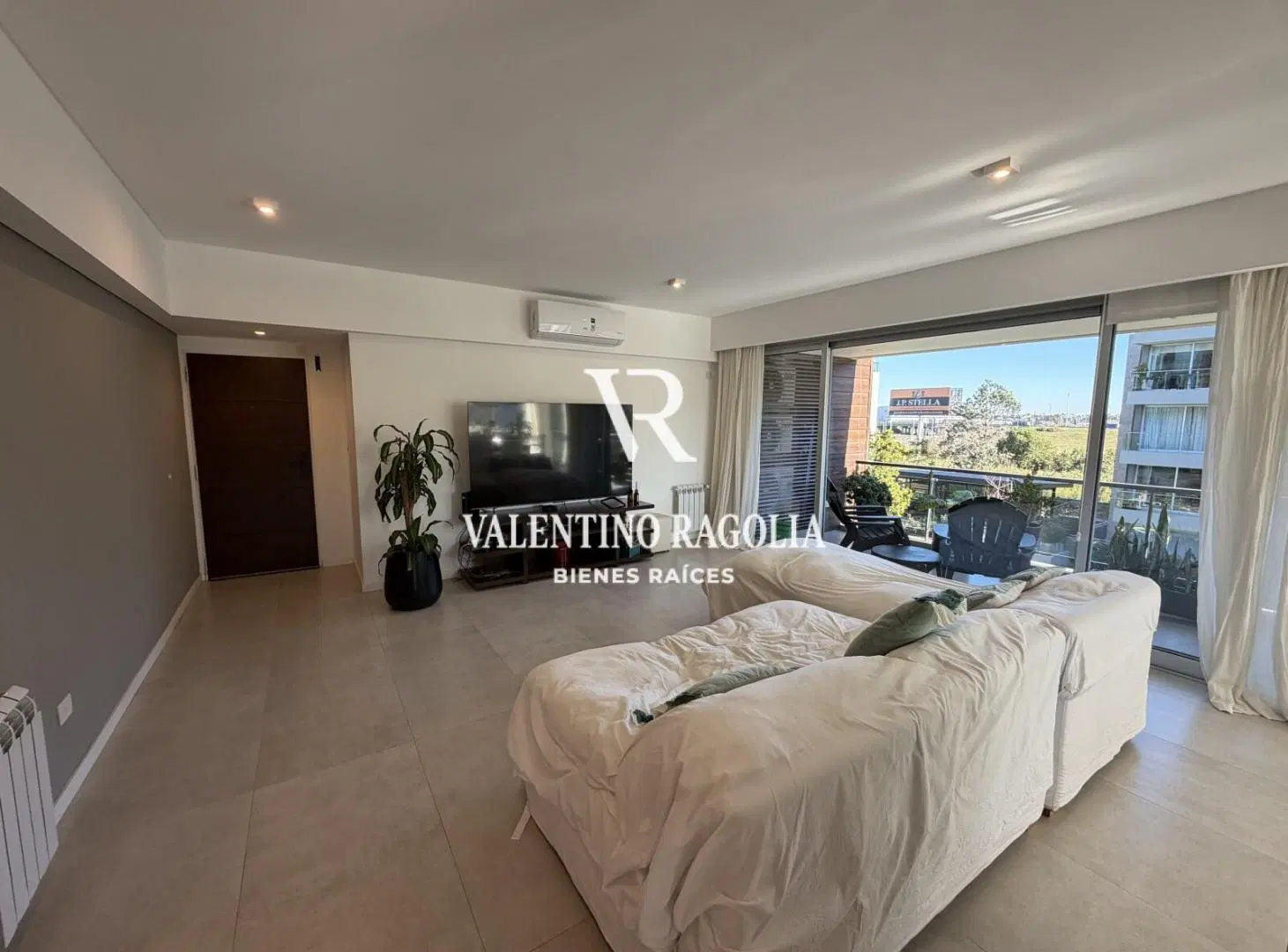 Venta departamento tres ambientes en Acorus Condominio Leloir 4