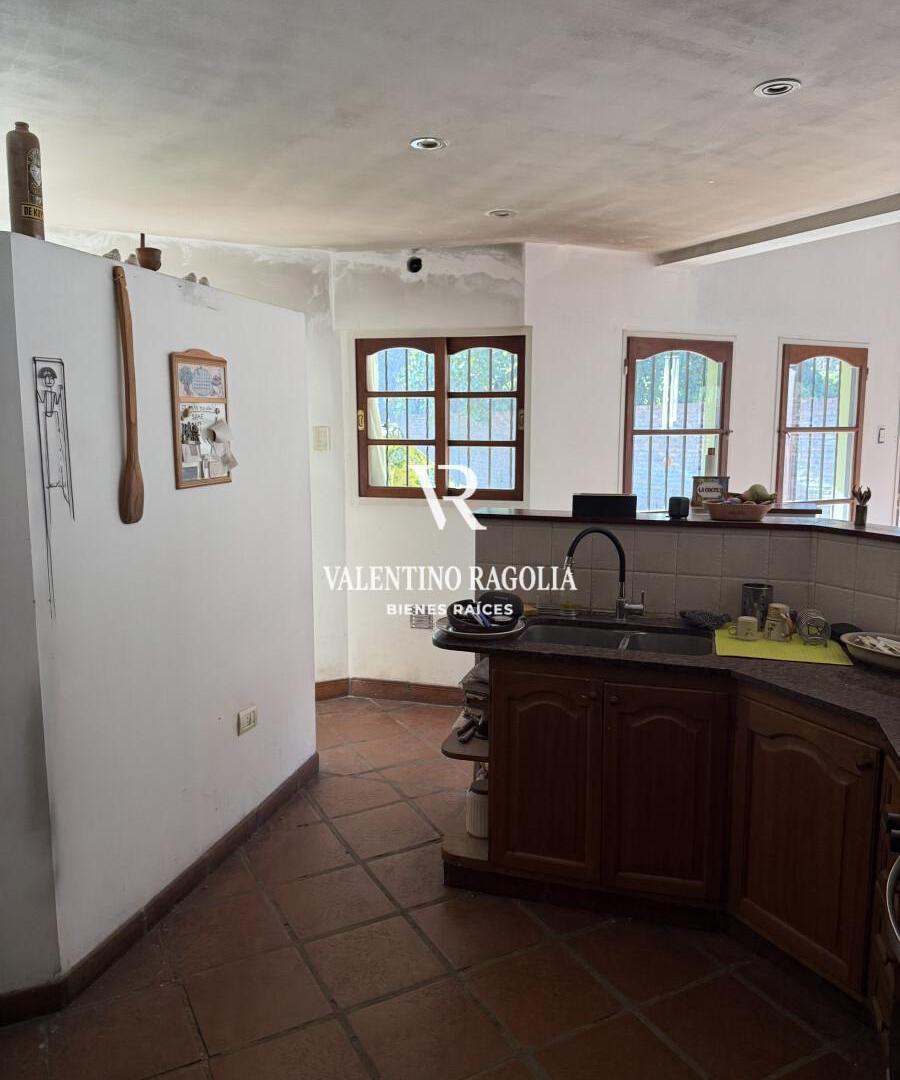 Foto de Venta Chalet 4 Ambientes con Piscina en Ituzaingó Norte, imagen 2