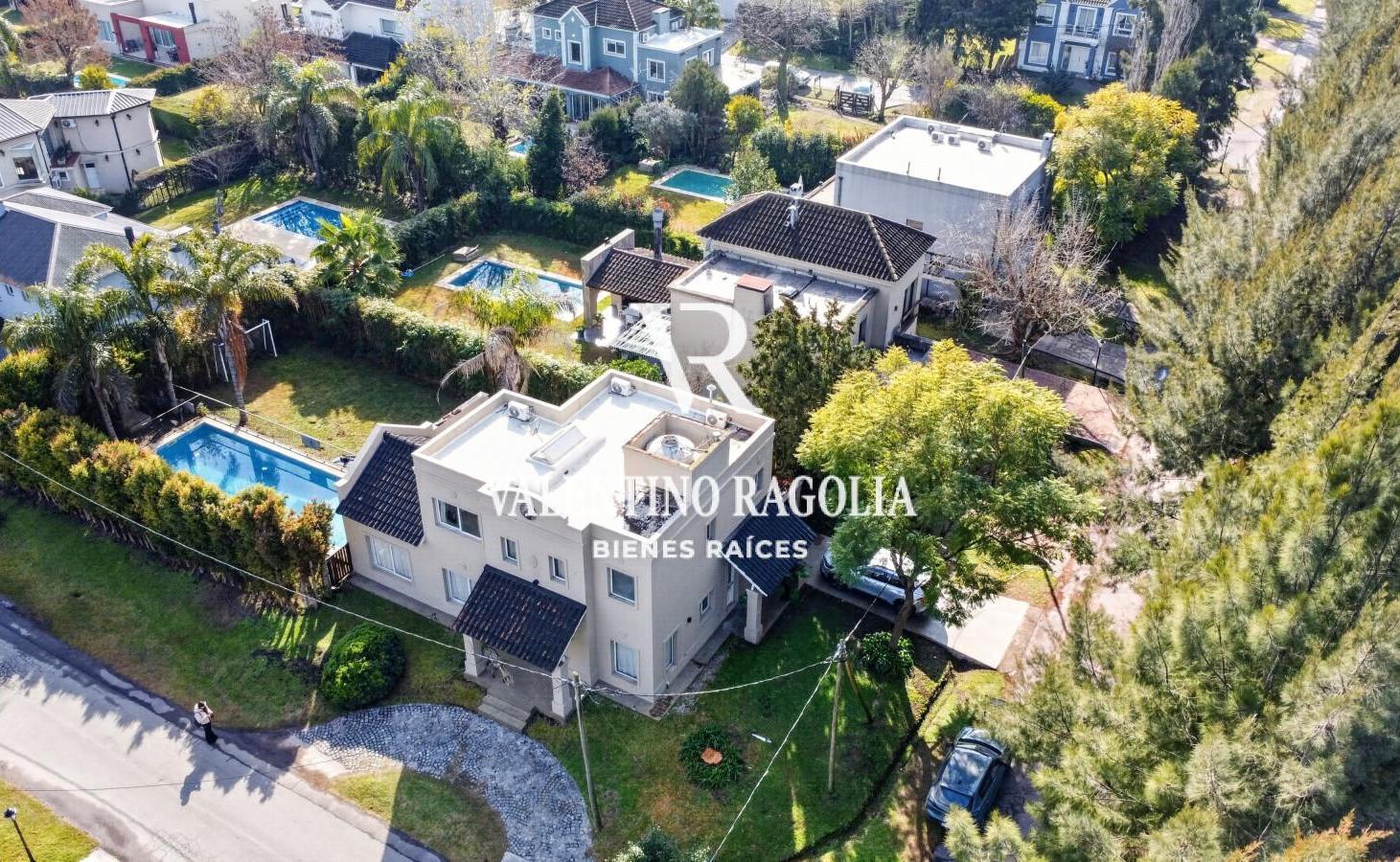 Foto de Venta Casa 5 Ambientes con Piscina en Altos del Sol – Parque Leloir, imagen 1