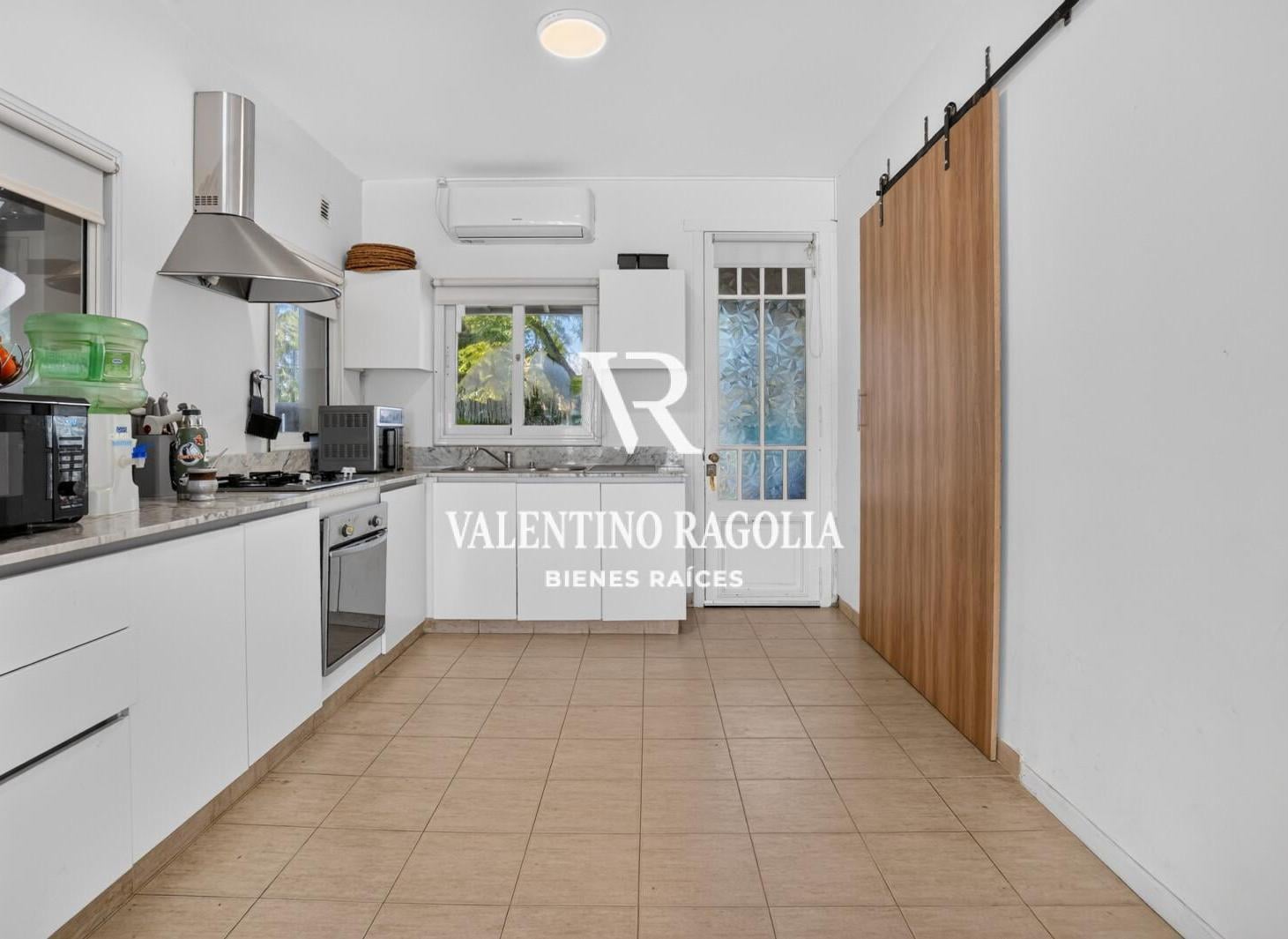 Foto de Venta Casa 5 Ambientes con Piscina en Altos del Sol – Parque Leloir, imagen 4
