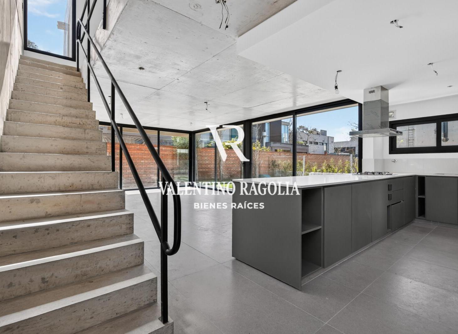 Foto de Venta casas 4 ambientes en La Forêt Parque Leloir, imagen 1
