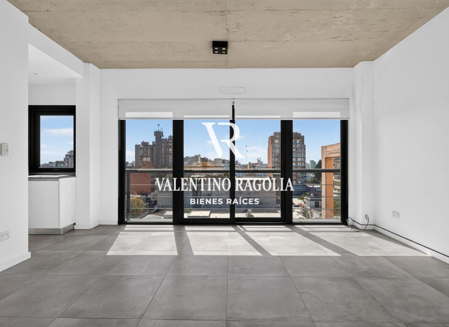 Foto de Alquiler monoambiente con gran terraza en Morón, imagen 1