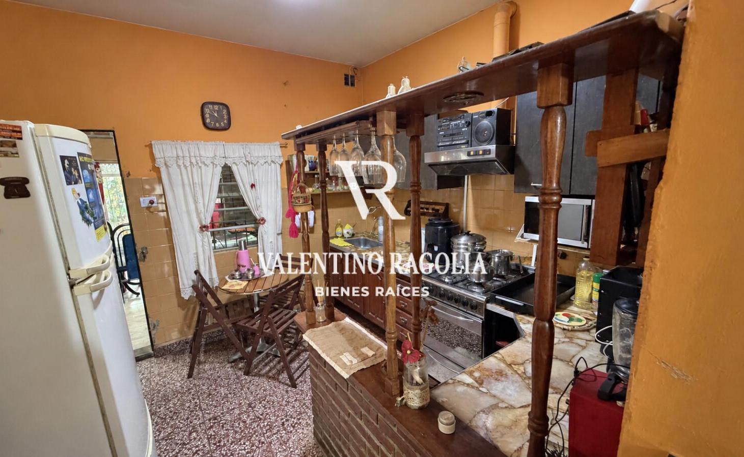 Foto de Venta Casa 3 ambientes con gran quincho y jardin, imagen 4