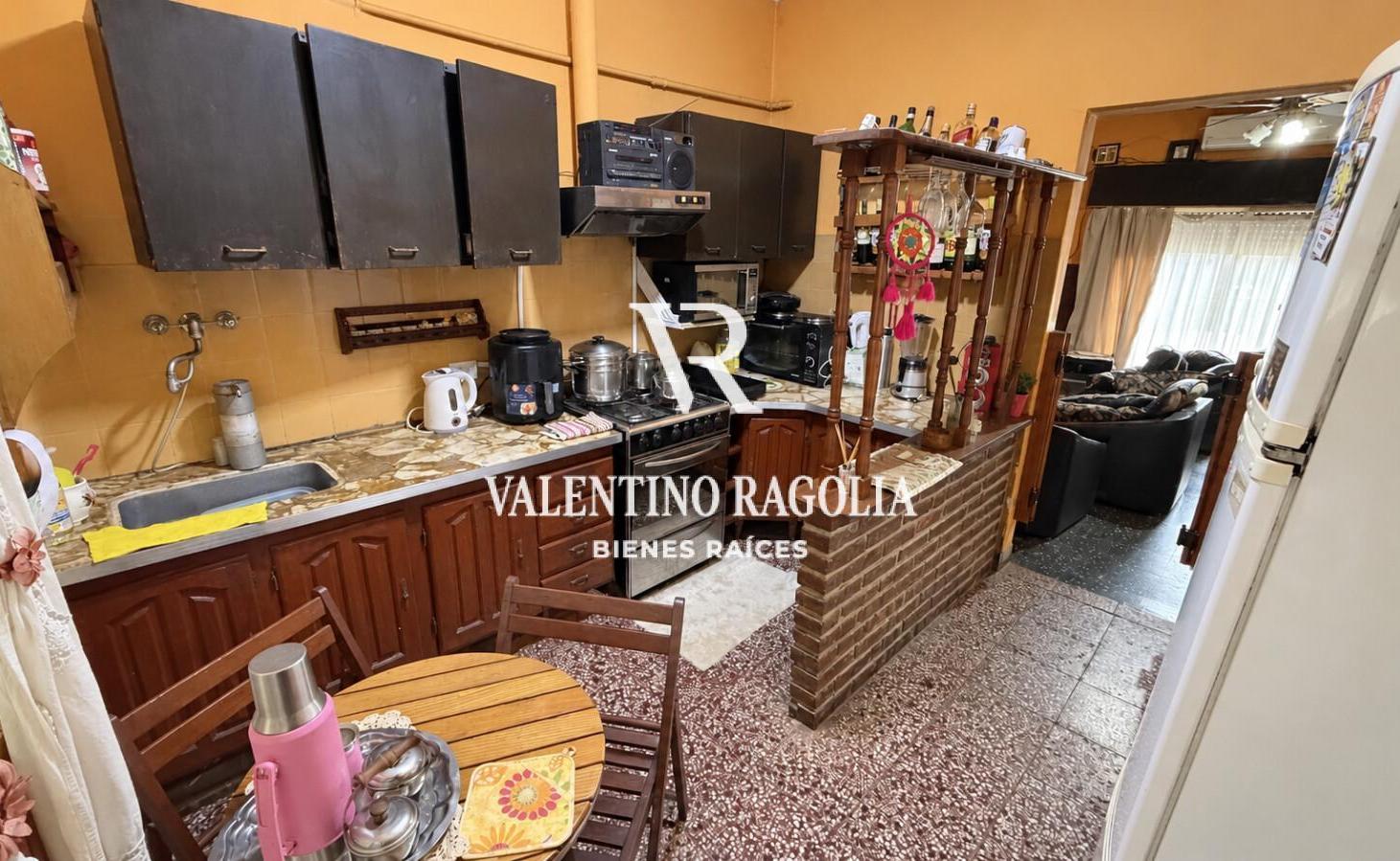 Foto de Venta Casa 3 ambientes con gran quincho y jardin, imagen 3