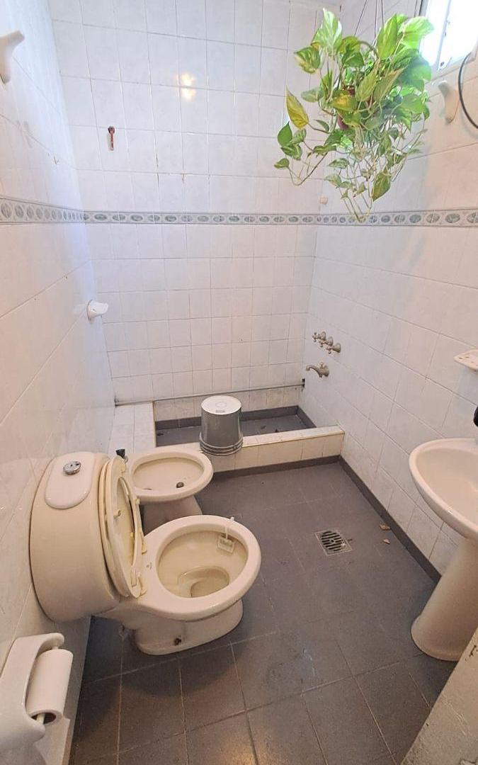 Foto de CASA 3 AMB. A RECICLAR EN QUILMES OESTE, imagen 1