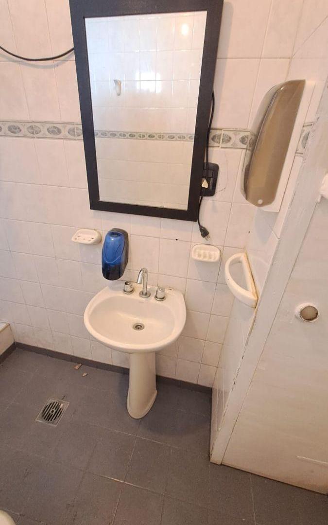 Foto de CASA 3 AMB. A RECICLAR EN QUILMES OESTE, imagen 4