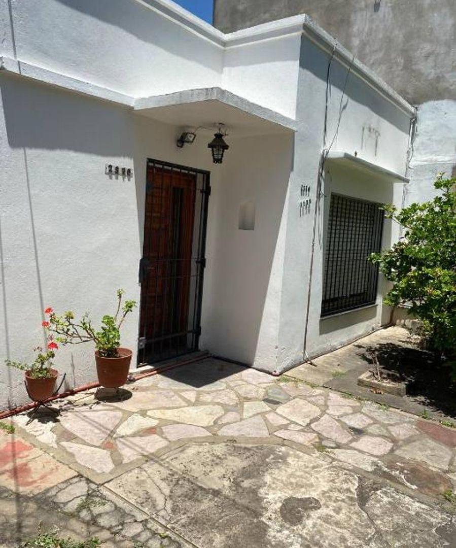 CASA EN VENTA 5 AMB. A RECICLAR EN QUILMES OESTE
