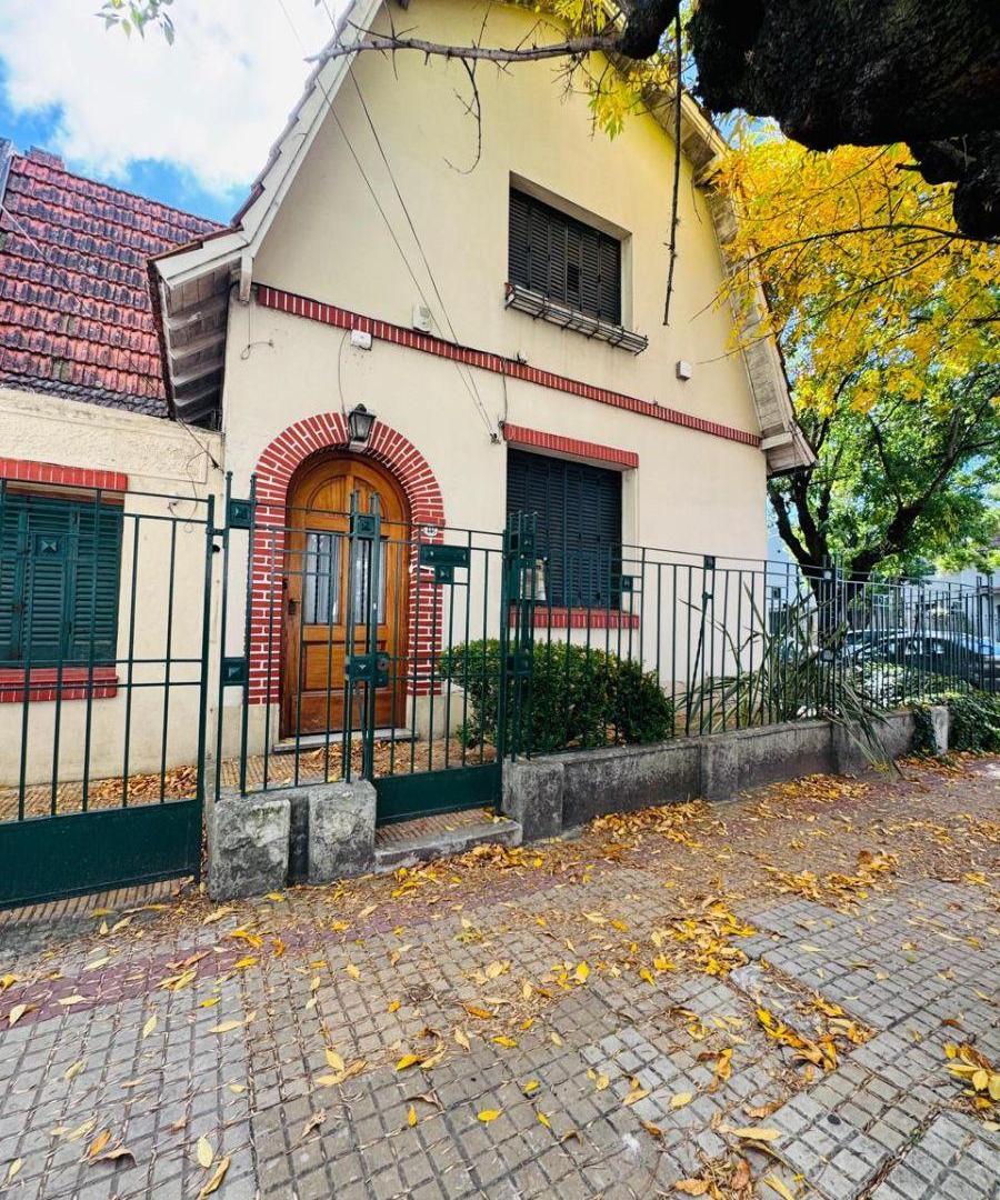 CASA EN VENTA 3 AMB. ESTILO INGLES EN QUILMES RESIDENCIAL