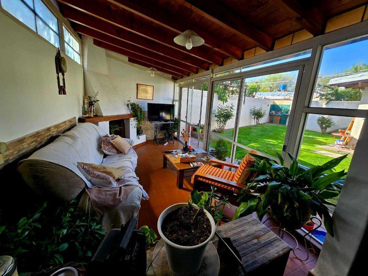 CASA EN VENTA - LUJAN DE CUYO - FAMILIAR/COMERCIAL