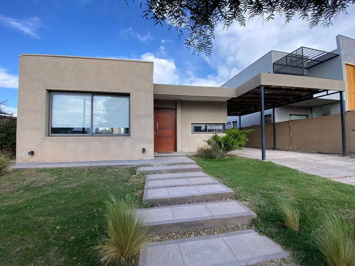 Casa 2 habitaciones en alquiler Lomas de Russell 2
