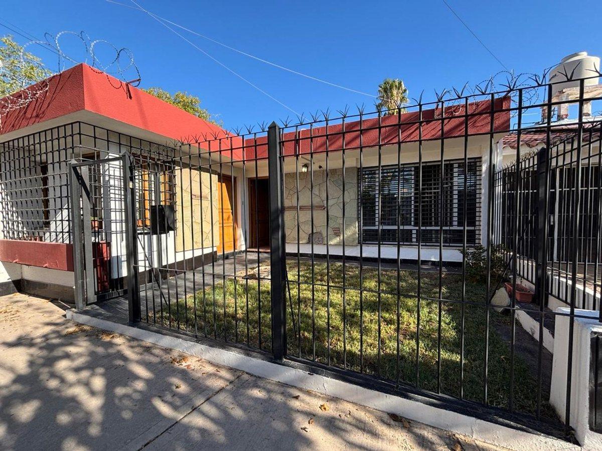 Casa con departamento pileta santa ana guaymallen