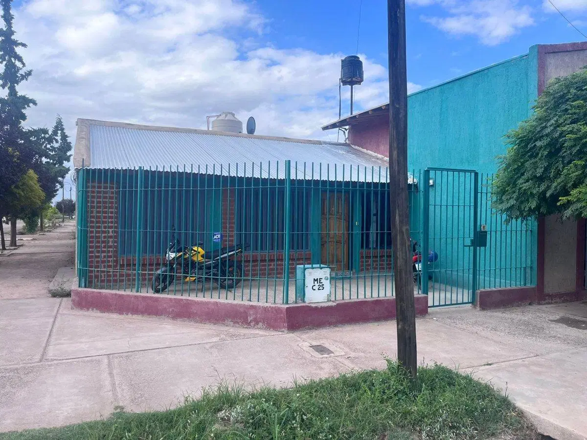 VENTA CASA DUPLEX 5 HABITACIONES LUJAN DE CUYO 2