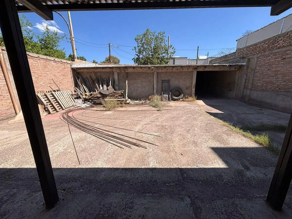 LOTE CON COCHERAS EN BARRIO LA FLORESTA GUAYMALLÉN 2